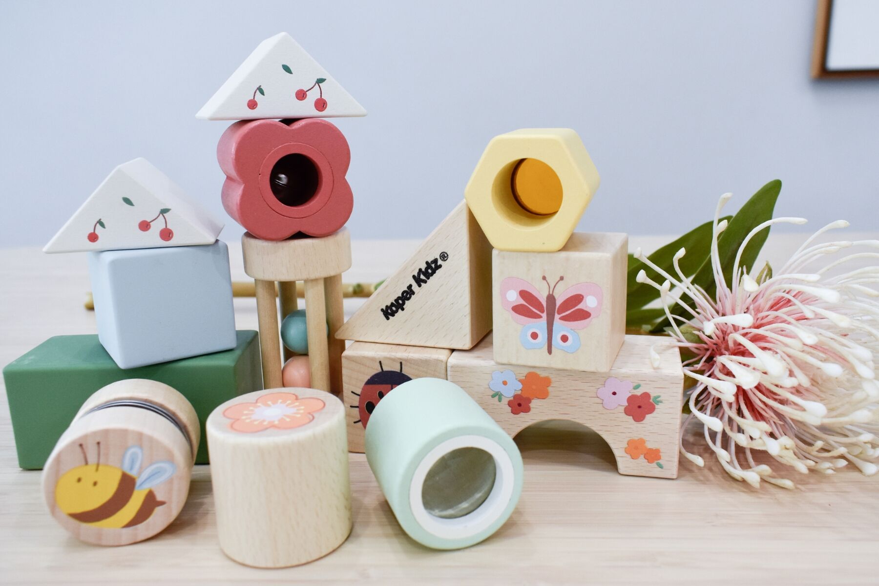 WOODEN SPRING INSECT ACTIVITY BLOCKS 14PCS